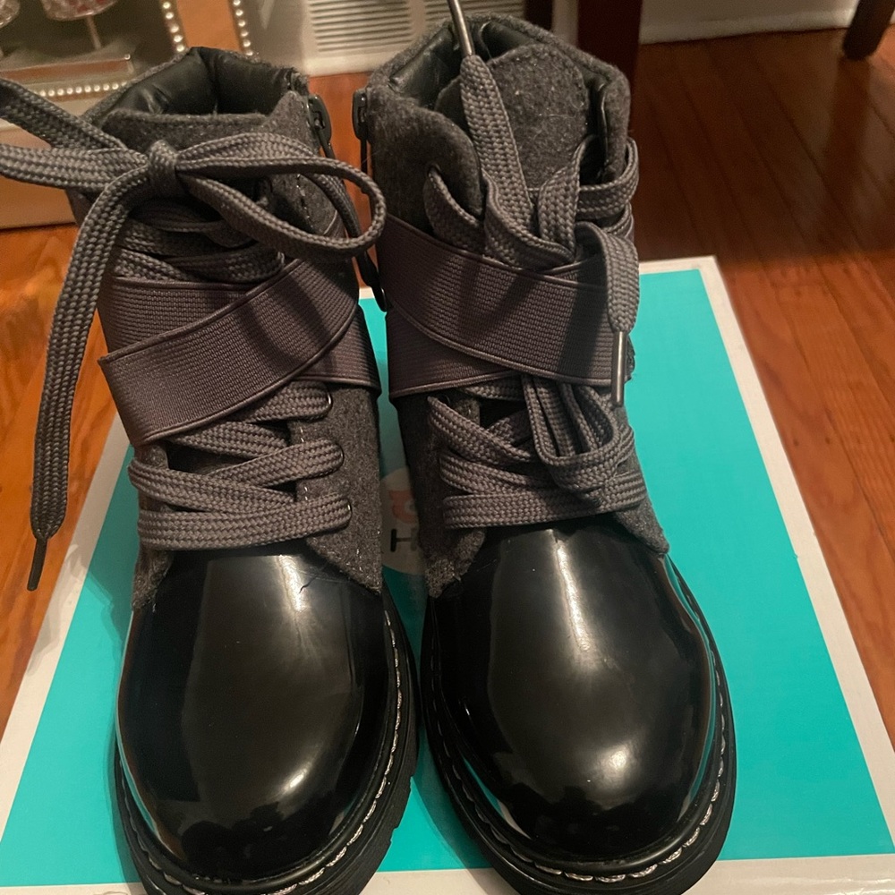 Girls size 2 black patent and grey felt combat boots